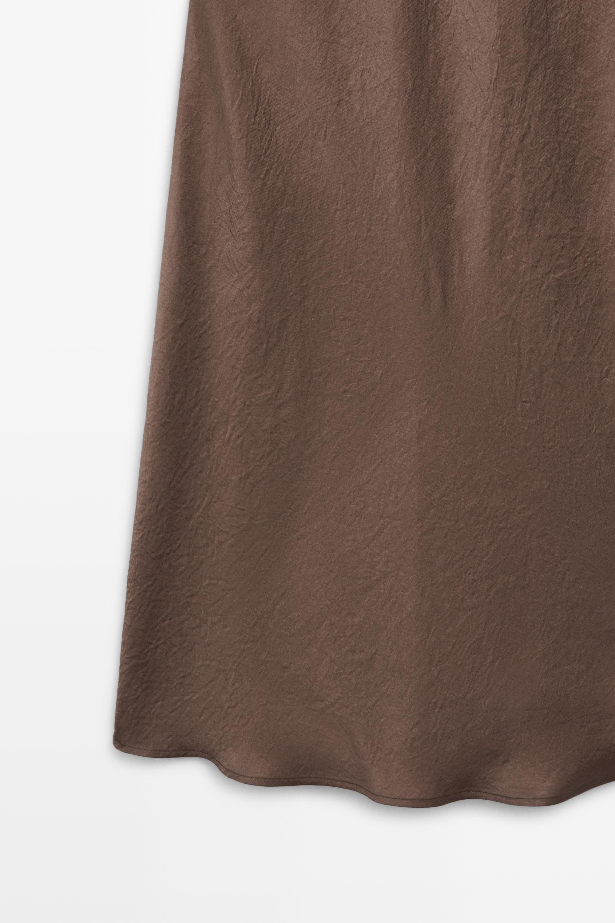 Robe longue fluide satinée